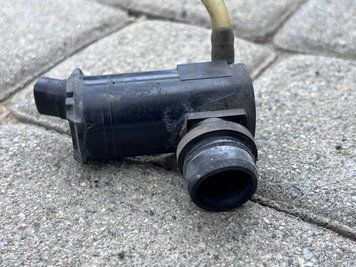8533060140 / 0602103870 Б/у Насос (моторчик) омывателя заднего стекла Toyota RAV4 Тойота РАВ4 2001-2005 3133779085 фото