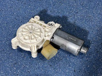 997748100 / 0130821458 Б/у Моторчик стекла передних левых дверей BMW 5 E61 (2004-2010) 2996032140 фото