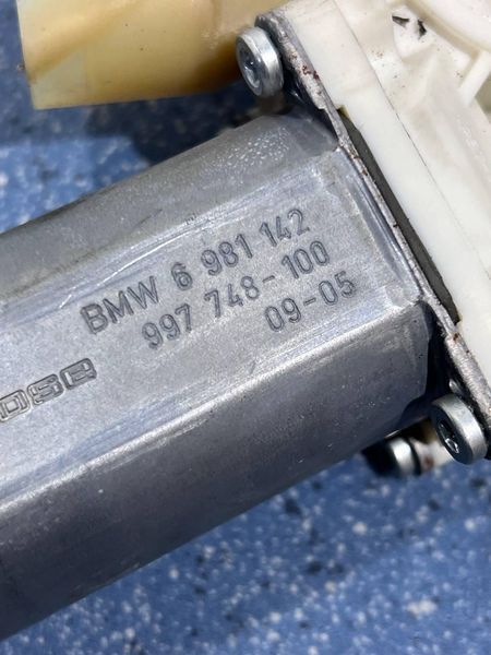 997748100 / 0130821458 Б/у Моторчик стекла передних левых дверей BMW 5 E61 (2004-2010) 2996032140 фото