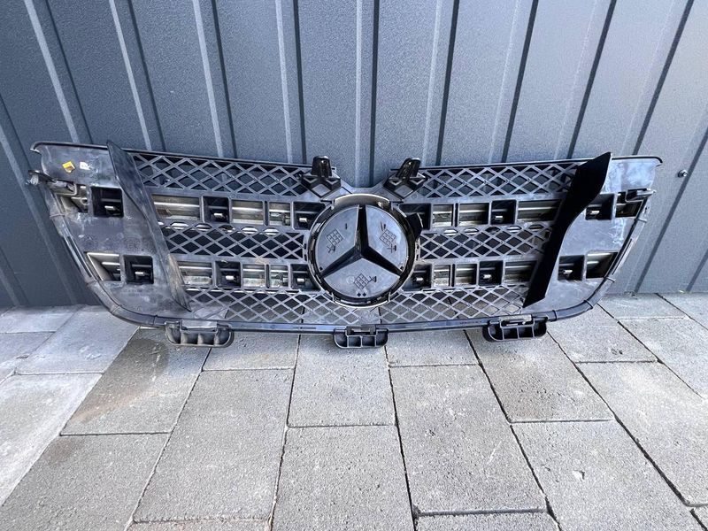 A1648802785 Б/у Решітка радіатора (з логотипом) Mercedes GL 164 (350 crdi 4matis) Мерседес 2011-2012 3119843586 фото