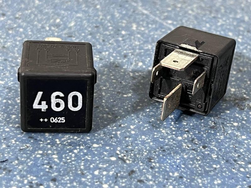 1K0951253A Б/у Реле паливного насоса Volkswagen Golf 5 / Вольксваген Гольф 5 2008-2013 3087082170 фото