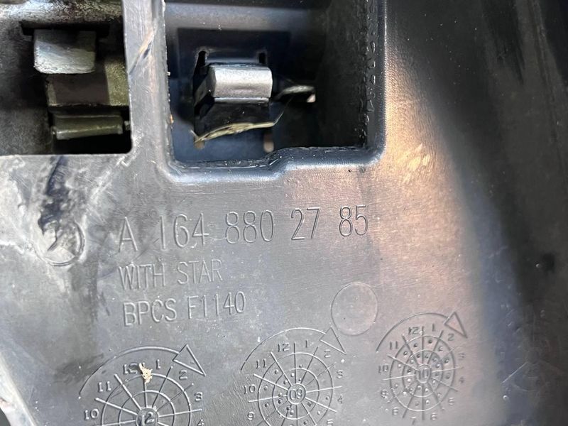 A1648802785 Б/у Решітка радіатора (з логотипом) Mercedes GL 164 (350 crdi 4matis) Мерседес 2011-2012 3119843586 фото
