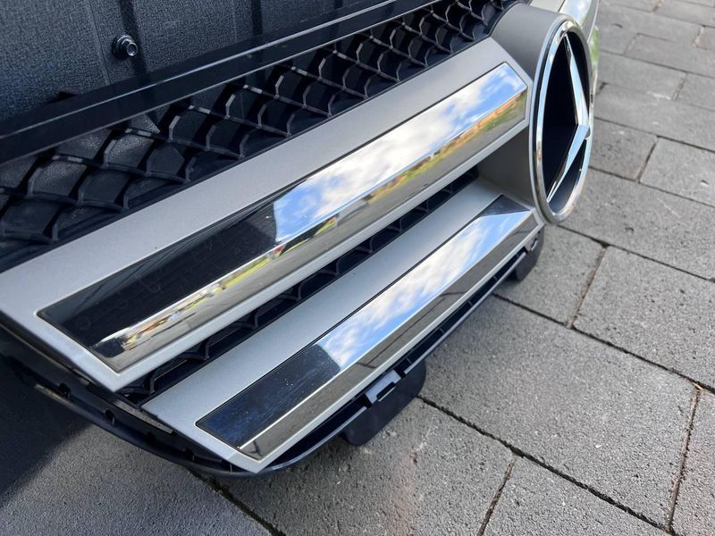 A1648802785 Б/у Решітка радіатора (з логотипом) Mercedes GL 164 (350 crdi 4matis) Мерседес 2011-2012 3119843586 фото