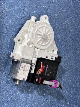 1K5837402AH / 1K0959792L Б/у Мотор стеклоподъемника двери передней правой Volkswagen Golf 5 2008-2013 3006761057 фото