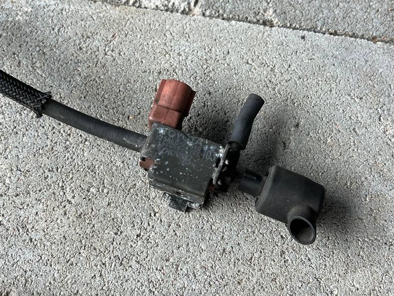 2586027010 / 1846004030 Б/у Вакуумний електромагнітний клапан Toyota RAV4 Тойота РАВ4 2001-2005 3172399466 фото