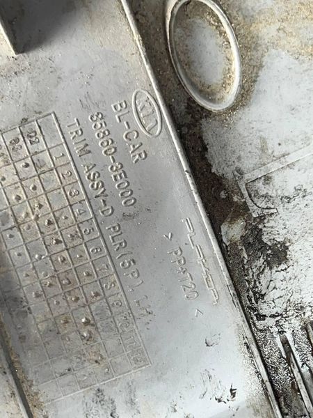 858603e000 / 858653e000 Накладка задньої стійки верхня ліва / права Kia Sorento 2.5 CRDi 2004-2007 2729388771 фото