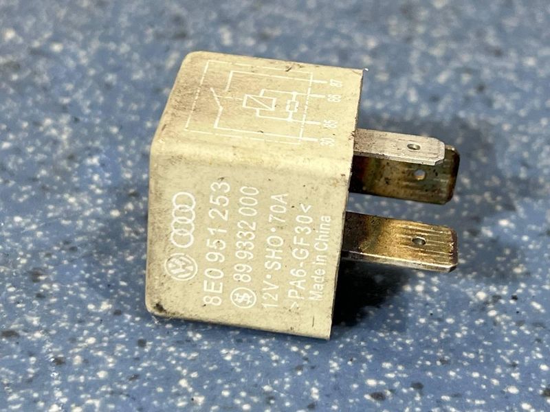 8E0951253 / 899332000 Б/у Реле електробензонасосу Audi / Volkswagen // Ауді / Вольксваген 3087093838 фото