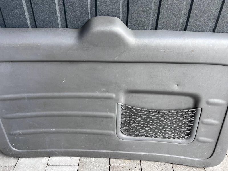 6775142030B1 Б/у Обшивка кришки багажника (пластик) Toyota RAV4 Тойота РАВ4 2001-2005 3117456513 фото