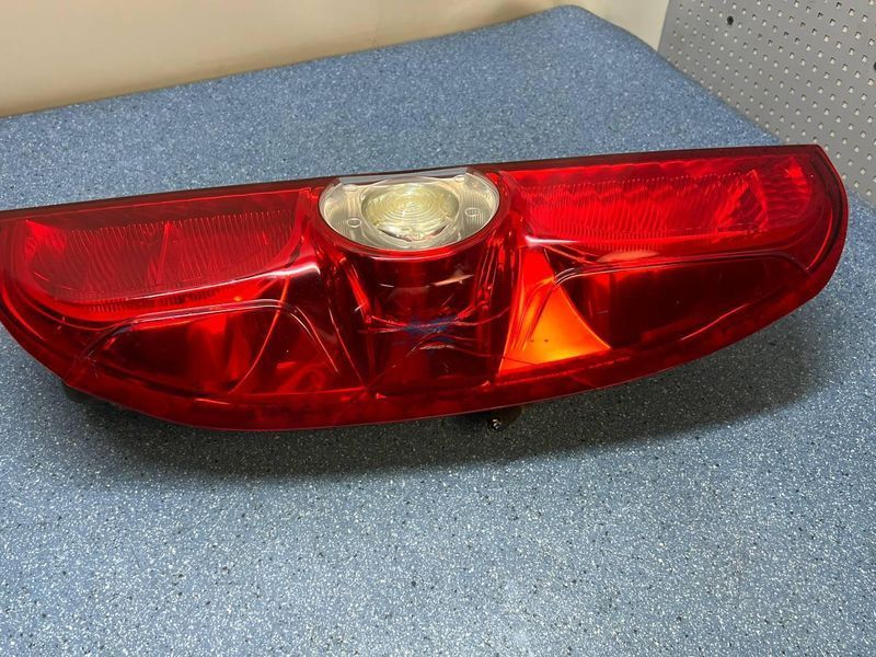 00518106730 Б/у Правый задний фонарь (дефект) Fiat Doblo II / Фиат Сутло 2 (2009&ndash;2021) 3223535233 фото