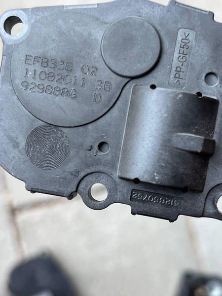 410475522 / 412650752 Б/у Моторчик заслінки пічки (клімат-контролю) Mercedes GL 164 (350 crdi 4matis) Мерседес 2011-2012 3140699637 фото
