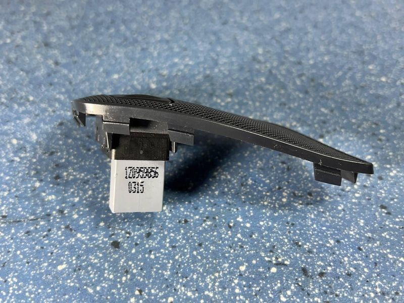 1Z0959856 / 1Z0868160A Б/у Кнопка стеклоподъемника / Решетка динамика Skoda Octavia II 2789660370 фото