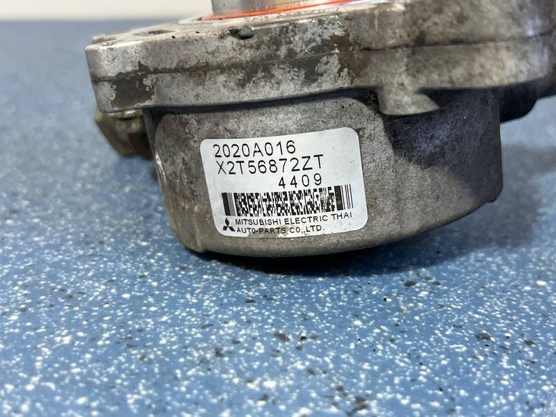 2020A016 / X2T56872ZT Б/у Вакуумний насос Mitsubishi L200 (2.5D) / Міцубісі Л200 2006-2015 3189553200 фото