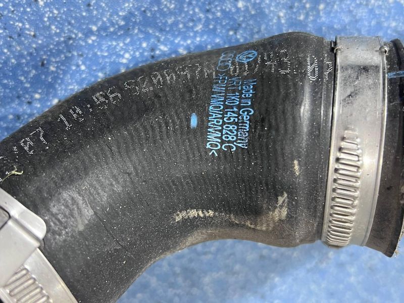1K0145828C / 1K0145762T Б/у Шланг (патрубок) інтеркулера Volkswagen Golf 5 / Вольксваген Гольф 5 2008-2013 3074608850 фото