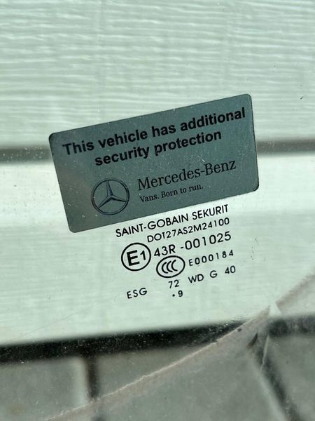 43R-001025 Б/у Стекло боковой двери передних левых Mercedes Sprinter W907 (906) 2018-2025 2962233139 фото