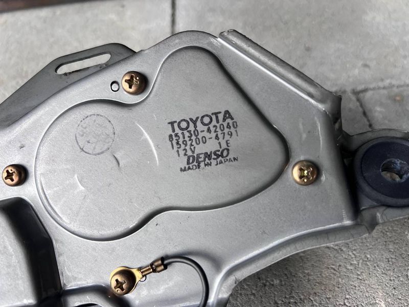 8513042040 / 1592004791 Б/у Задній моторчик склоочисника Toyota RAV4 Тойота РАВ4 2001-2005 3121500972 фото