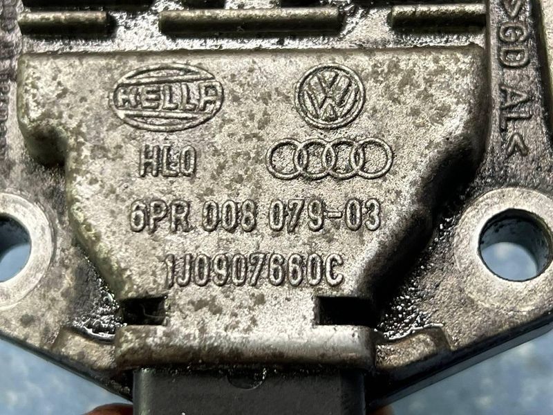 1J0907660C / 6PR00807903 Б/у Датчик уровня масла Volkswagen Golf 5 / Вольксваген Гольф 5 2008-2013 3236112685 фото