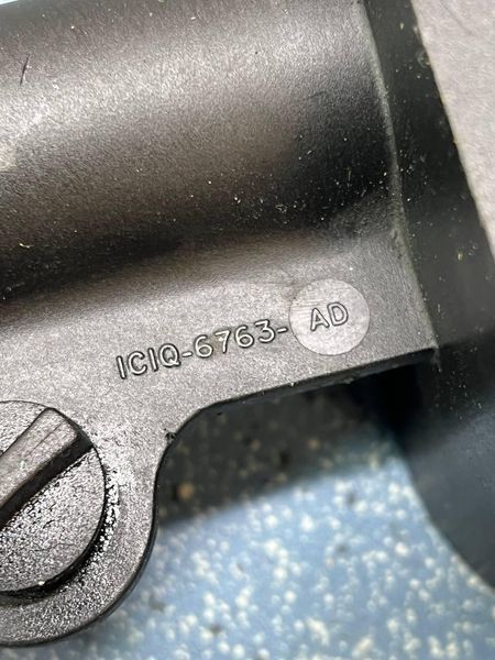 1C1Q6763AD / XS7Q6K614AB Б/у Маслозаливная горловина / Крышка Ford Transit / Форд Транзит 2000&ndash;2006 3236192108 фото