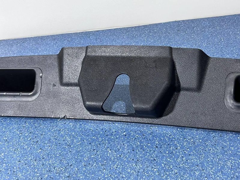 A1647400130 Б/у Накладка кришки багажника з кнопкою Mercedes GL 164 (350 crdi 4matis) Мерседес 2011-2012 3129698614 фото
