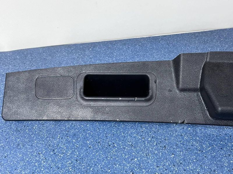 A1647400130 Б/у Накладка кришки багажника з кнопкою Mercedes GL 164 (350 crdi 4matis) Мерседес 2011-2012 3129698614 фото