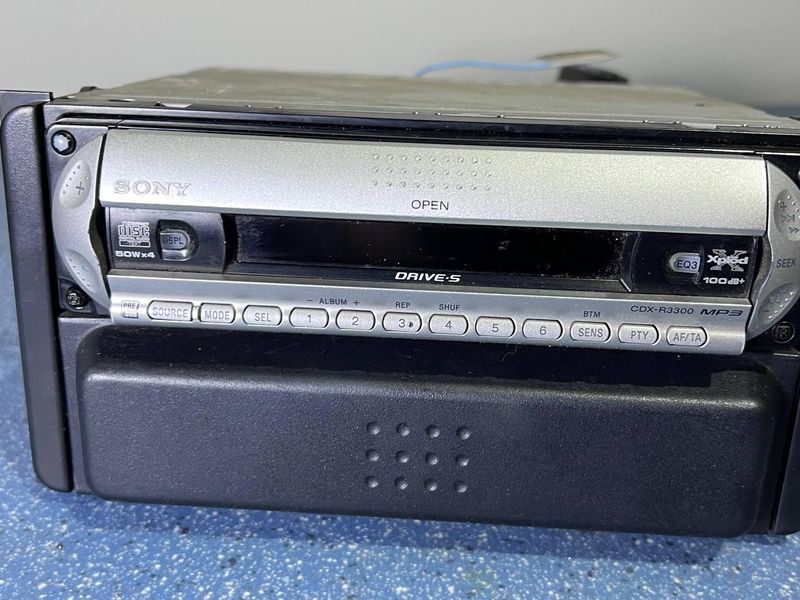 Б/у Автомобільна магнітола Sony CDX-R3300 (серія Xplod) 3121513160 фото