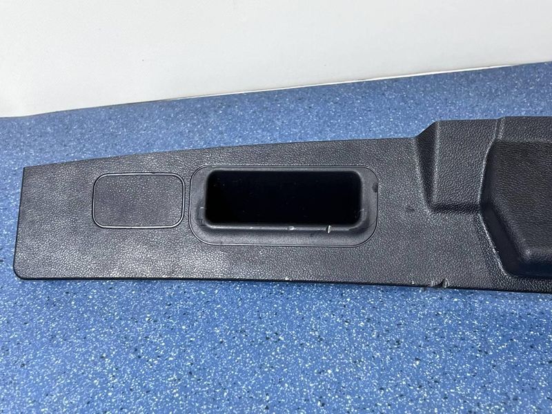 A1647400130 Б/у Накладка кришки багажника з кнопкою Mercedes GL 164 (350 crdi 4matis) Мерседес 2011-2012 3129698614 фото