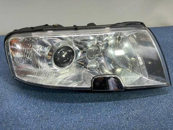 3U1941018F Б/у Передня права фара (ксенонова оптика) дефект Skoda Superb 1 1.9 TDI 2001-2008 3214459465 фото
