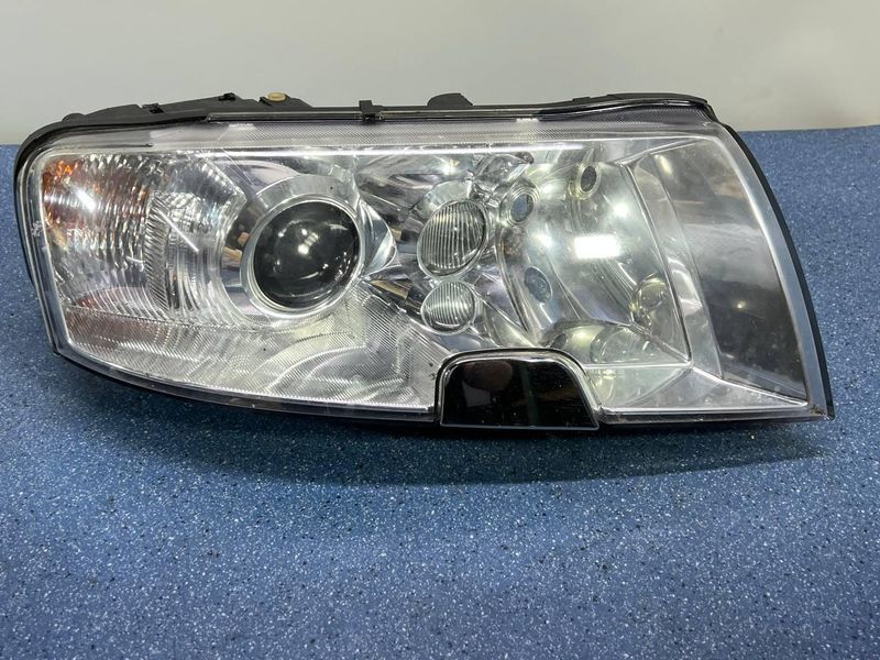 3U1941018F Б/у Передня права фара (ксенонова оптика) дефект Skoda Superb 1 1.9 TDI 2001-2008 3214459465 фото