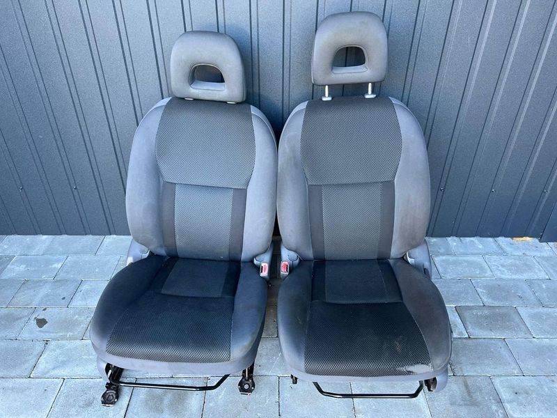 Б/у Передні сидіння (водійське та пасажирське) Toyota RAV4 Тойота РАВ4 2001-2005 3146562842 фото