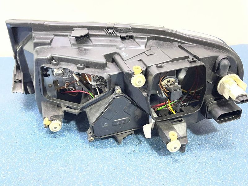 3U1941018F Б/у Передня права фара (ксенонова оптика) дефект Skoda Superb 1 1.9 TDI 2001-2008 3214459465 фото