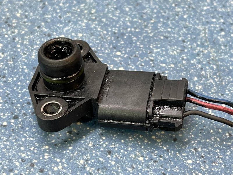 3920027000 Б/у Датчик абсолютного тиску у впускному колекторі Hyundai / Kia 3243833377 фото