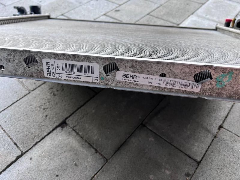 A1645001704 / A2515000703 Б/у Радіатор охолодження двигуна (основний) Mercedes GL 164 (350 crdi 4matis) Мерседес 2011-2012 3123028696 фото