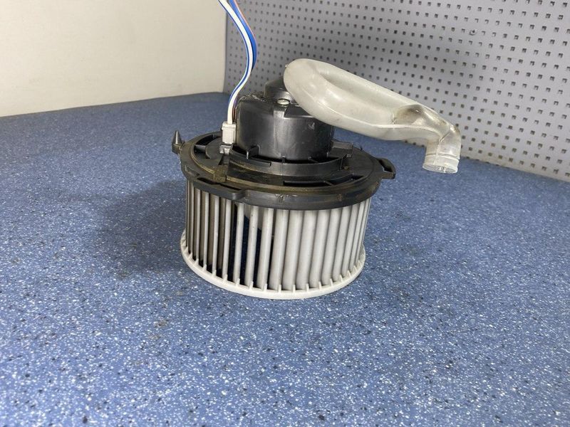 OE:GA97-76-424 Моторчик пічки (вентилятор обігрівач) Mazda 5 1.8 16v 2005-2010) 2603961550 фото
