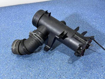 03C129617D / 03C145747C Б/у Воздуховод / Патрубок воздушный Volkswagen Golf 5 / Вольксваген Гольф 5 2008-2013 3074693165 фото