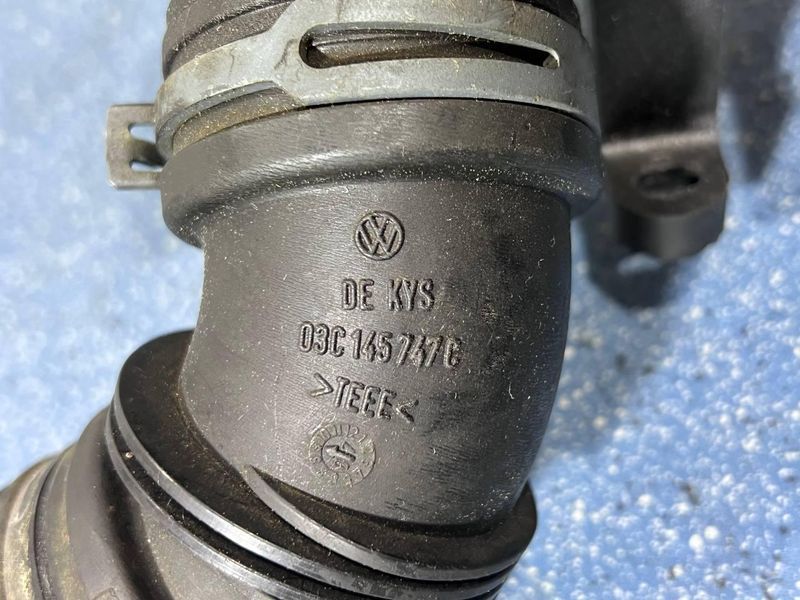 03C129617D / 03C145747C Б/у Воздуховод / Патрубок воздушный Volkswagen Golf 5 / Вольксваген Гольф 5 2008-2013 3074693165 фото
