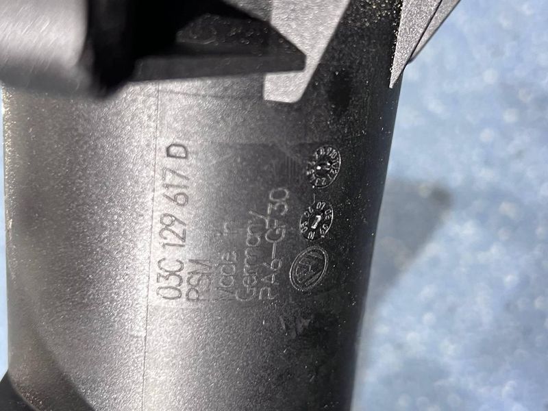 03C129617D / 03C145747C Б/у Воздуховод / Патрубок воздушный Volkswagen Golf 5 / Вольксваген Гольф 5 2008-2013 3074693165 фото