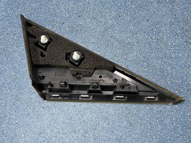 96859483XT / 96859485XY Б/у Декоративна накладка (кутового молдинга) переднього лівого крила/стійки Peugeot 5008 2009-2013 3243880400 фото