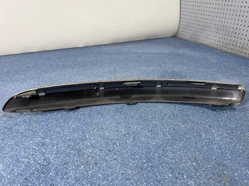 1K0853964 Б/у Накладка бампера переднього права (Молдинг бампера) Volkswagen Golf 5 2008-2013 2999183669 фото