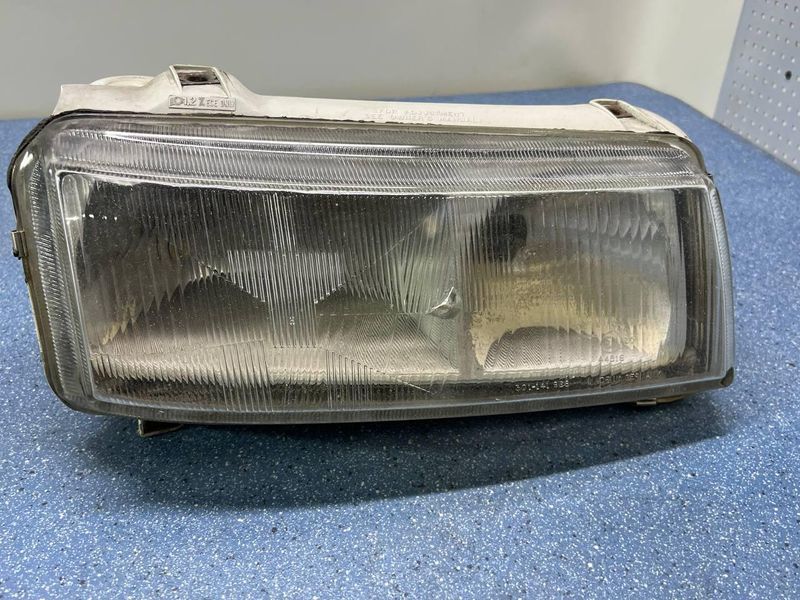 14197000R01 Б/у Передня права фара (дефект) Volkswagen Passat B4 1.9D / Вольксваген Пассат Б4 1993-1997 3214559781 фото