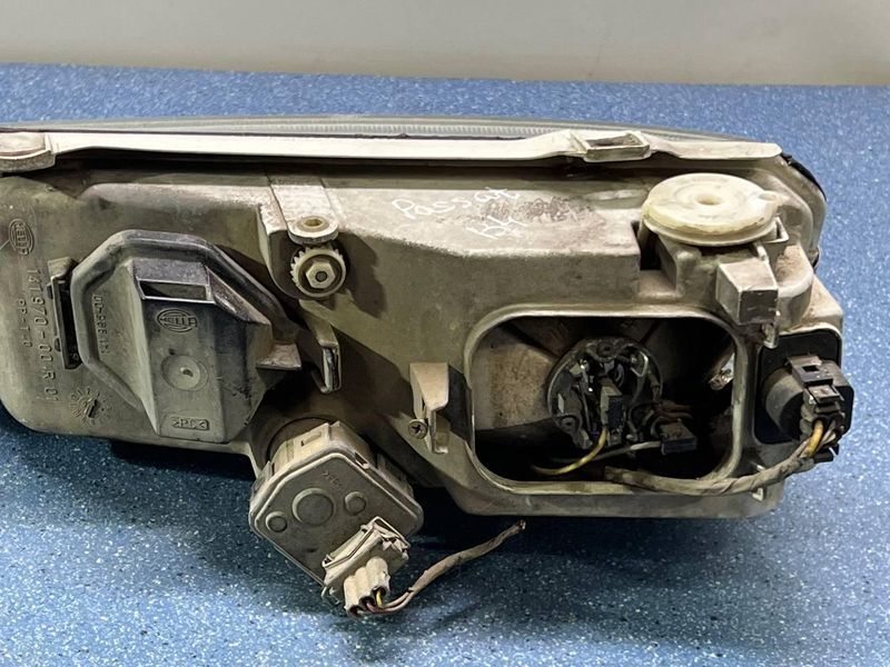 14197000R01 Б/у Передня права фара (дефект) Volkswagen Passat B4 1.9D / Вольксваген Пассат Б4 1993-1997 3214559781 фото