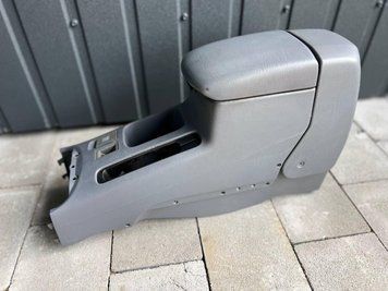 58910420Б/у Центральная консоль с подлокотником Toyota RAV4 Тойота РАВ4 2001-2005 3163647707 фото