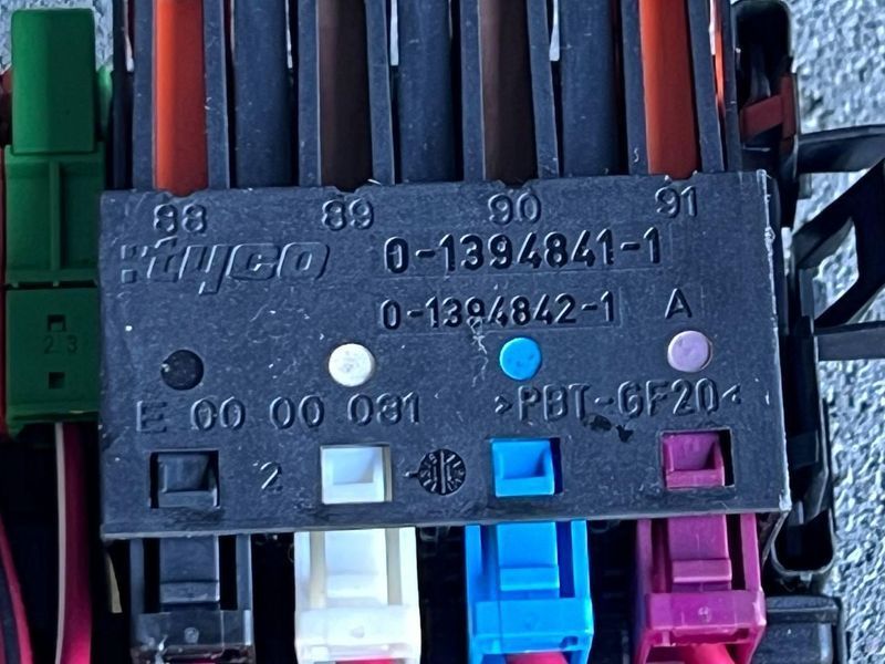 013948411 / E0000031 Б/у Блок запобіжників та реле Mercedes GL 164 (350 crdi 4matis) Мерседес 2011-2012 3137429421 фото