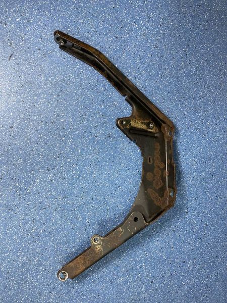 A6110981929 Кронштейн двигателя / впускного коллектора Mercedes-Benz W163 ML 1997-2005 2652094571 фото