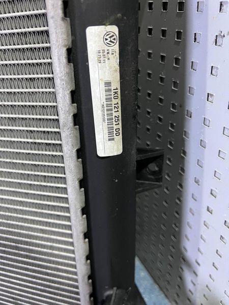 1K0121251DD Б/у Радіатор охолодження Skoda / VW / Audi / Seat // Шкода / Вольксваген / Ауді / Сіат 3044138699 фото