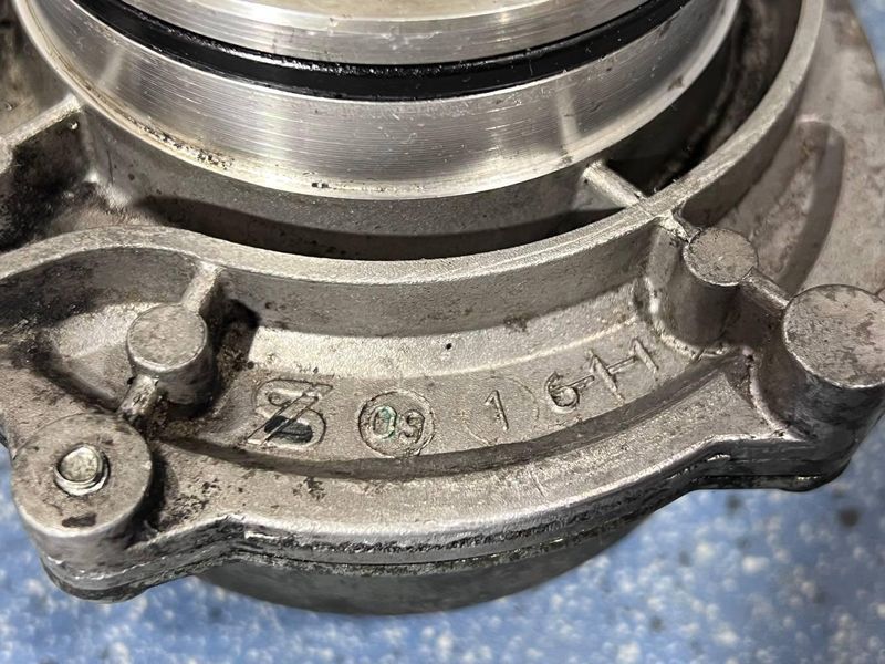 1166779123204 Б/у Вакуумный насос BMW 5 (E60/E61) / БМВ 5 (E60/E61) 2004&ndash;2010 3036741094 фото