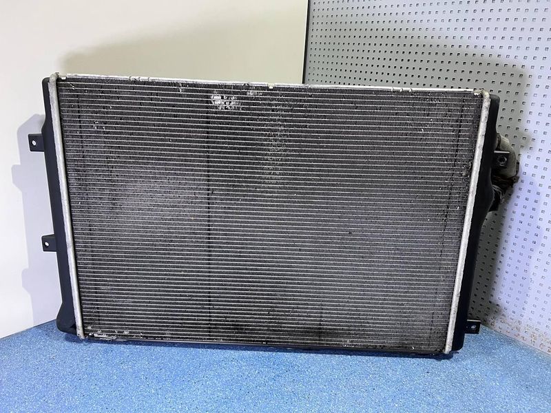 1K0121251DD Б/у Радіатор охолодження Skoda / VW / Audi / Seat // Шкода / Вольксваген / Ауді / Сіат 3044138699 фото