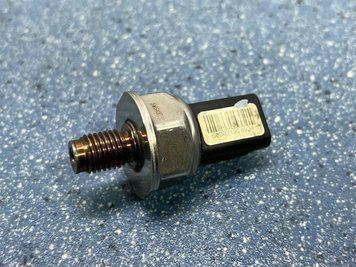 55PP0201 / 5WS40039 Б/у Датчик тиску палива в паливній рампі Peugeot / Citroen / Renault / Ford / Nissan 3215809803 фото