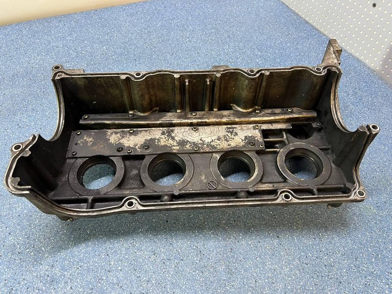 RF5C10220 Б/у Клапанна кришка головки блоку циліндрів Mazda 6 GG 2.0 CiTD / Мазда 6 2002&ndash;2007 3227994871 фото