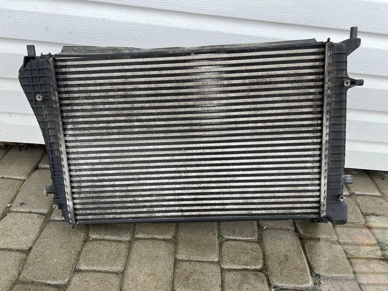 3C0145803E Б/у Радіатор інтеркулера Volkswagen Passat B6 2005-2010 2905906550 фото