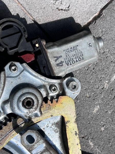 8572042070 Б/у Склопідйомник передніх лівих дверей Toyota RAV4 // Тойота РАВ4 2001-2005 3110528674 фото