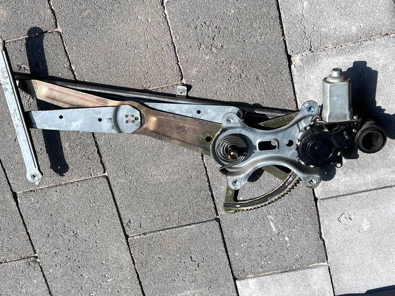 8572042070 Б/у Склопідйомник передніх лівих дверей Toyota RAV4 // Тойота РАВ4 2001-2005 3110528674 фото